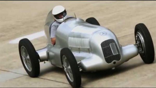 Mercedes-Benz Magical Moments: Η διαδρομή των Ασημένιων Βελών στον χρόνο