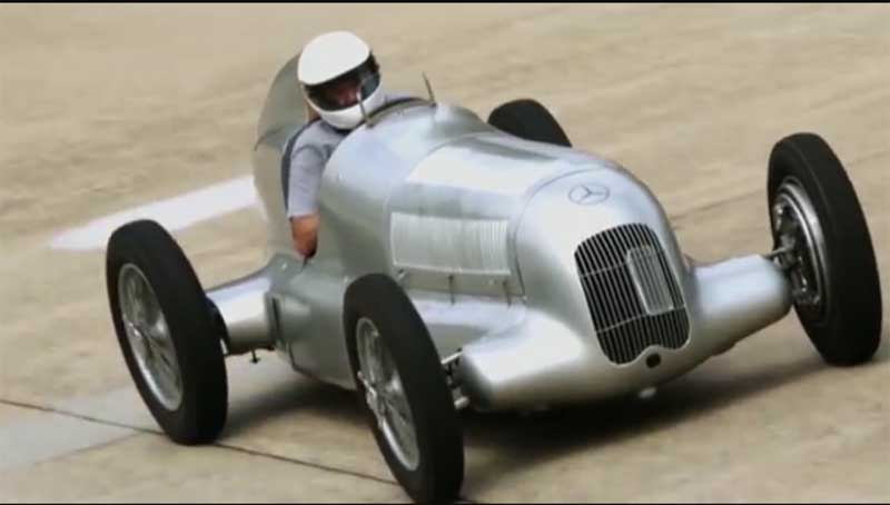 Mercedes-Benz Magical Moments: Η διαδρομή των Ασημένιων Βελών στον χρόνο