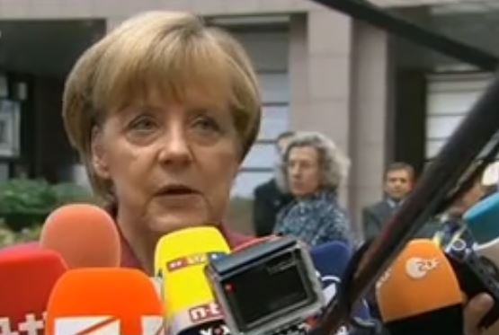 Μέρκελ – Ολάντ από τις Βρυξέλλες: Η ανάπτυξη στο επίκεντρο των συνομιλιών