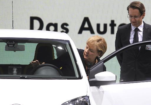 Η καγκελάριος Α. Μέρκελ στην Έκθεση Αυτοκινήτου της Φρανκφούρτης