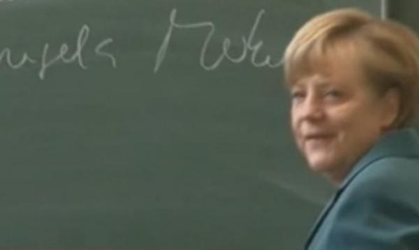 Η… καθηγήτρια Μέρκελ δίδαξε σε λύκειο για το Τείχος του Βερολίνου