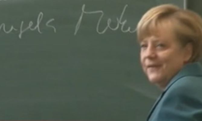 Η… καθηγήτρια Μέρκελ δίδαξε σε λύκειο για το Τείχος του Βερολίνου