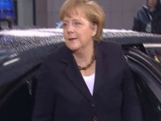 Διαβεβαιώσεις Μέρκελ για τη σταθερότητα του ευρώ