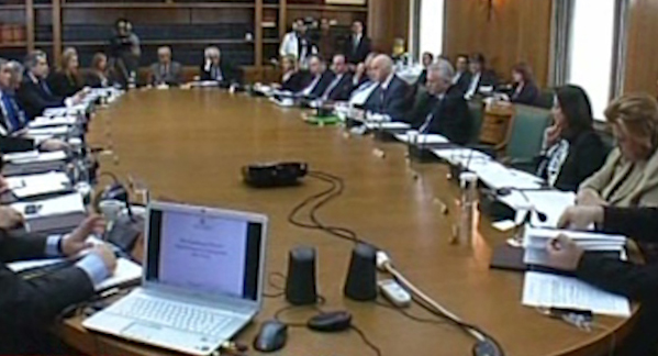 «Πυρετός» διαβουλεύσεων σε κυβέρνηση και ΠΑΣΟΚ για το Μεσοπρόθεσμο