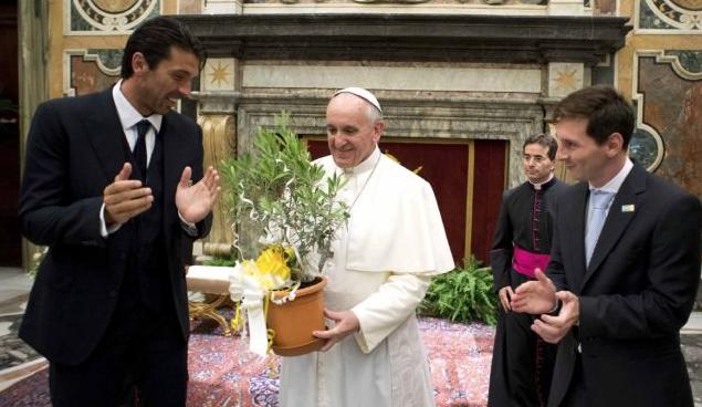 Δεκτός από τον Πάπα έγινε στο Βατικανό ο Λιονέλ Μέσι