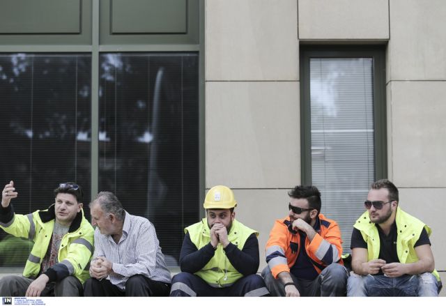 Μεταλλωρύχοι: Συγκέντρωση εξω από το υπ. Πειριβάλλοντος