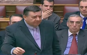 «Βολές» Καρατζαφέρη κατά των λαθρομεταναστών