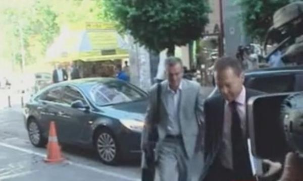 Εως την τελευταία στιγμη, διαπραγμάτευση για να ειδικά μισθολόγια