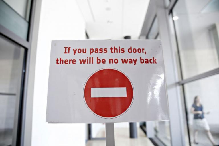 Brexit: Τεράστιες ανατροπές στην Ευρώπη – Τι θα ισχύει για συναλλαγές, μεταφορές, ταξίδια, τράπεζες