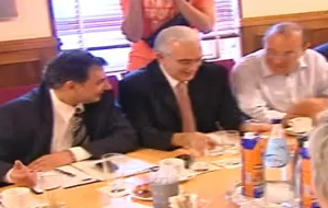 Μείωση του κατώτατου μισθού ζητά η τρόικα