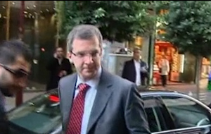 Η τρόικα δεν ζητά την περικοπή 13ου και 14ου μισθού