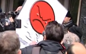 Κινητοποιήσεις σε Αθήνα και Βρυξέλλες για τις μειώσεις στους μισθούς