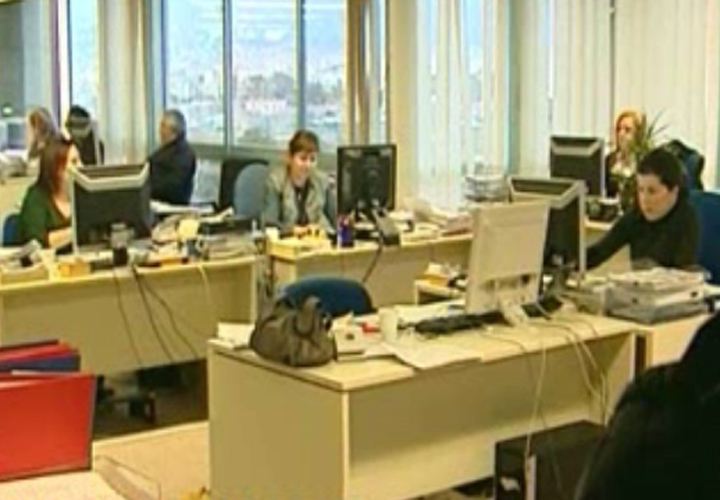 «Ισες αποδοχές για την ίδια δουλειά» στο Δημόσιο