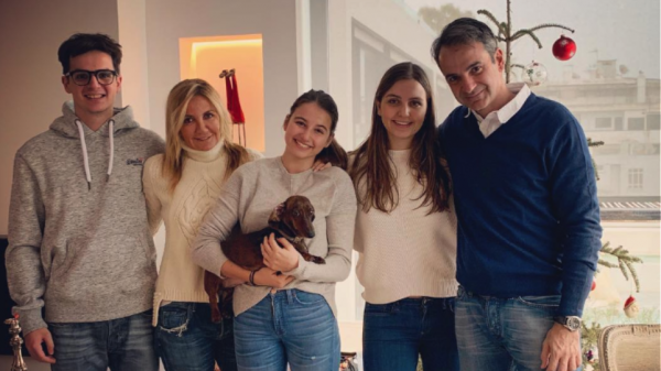 Κυριάκος Μητσοτάκης: Καλά Χριστούγεννα, με όλες τις ευχές μας για αγάπη, υγεία και ευτυχία