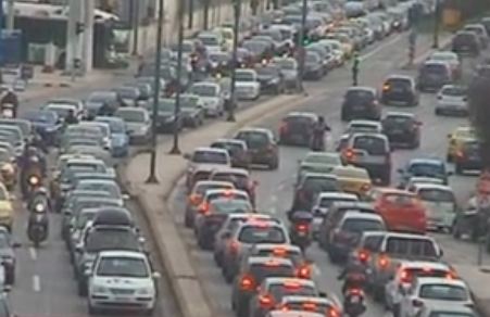 Άγρια κόντρα κυβέρνησης-εργαζομένων στα μέσα μεταφοράς για τις απεργίες