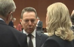 Οι όροι του μνημονίου δεν θα αλλάξουν, λέει η Κομισιόν