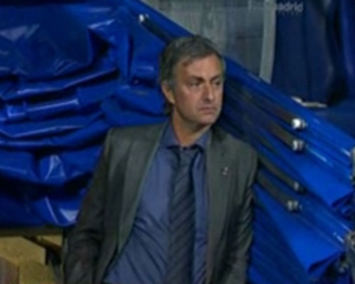 Ο Μουρίνιο γλίτωσε από επίθεση οπαδού με μαχαίρι