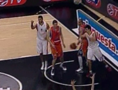 Στο φινάλε ντύθηκε ταυρομάχος ο Ολυμπιακός μέσα στη Βαλένθια