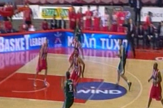 Ερυθρόλευκο το ντέρμπι και το πλεονέκτημα στο μπάσκετ