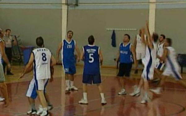 «Κόντρες» κάτω από τα καλάθια μεταξύ βουλευτών και παλαίμαχων