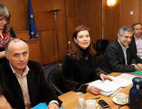 Αμετακίνητες οι πλευρές