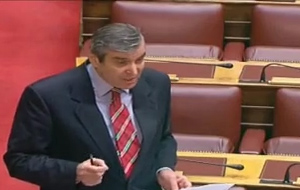 «Κόντρες» στην Βουλή για τους προκλητικούς μισθούς στη ΔΕΗ