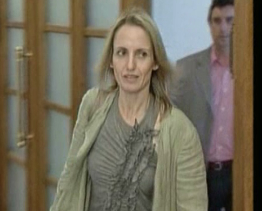 Να παραμείνουν στο Δημόσιο ΔΕΗ και ΕΥΔΑΠ, λέει η Μπιρμπίλη