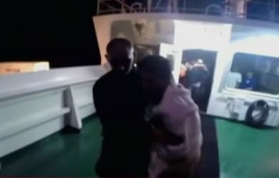 Κοριτσάκι 17 μηνών επέζησε 4 μέρες μέσα στο νερό μετά από ναυάγιο δουλεμπορικού ανοιχτά της Κρήτης