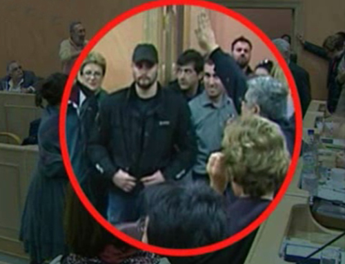 Σοκ ο ναζιστικός χαιρετισμός στη συνεδρίαση του Δημοτικού Συμβουλίου της Αθήνας