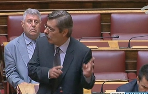 Η θεωρία των «δύο άκρων» διχάζει τη ΝΔ