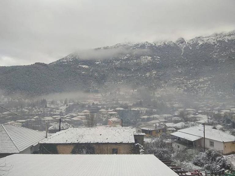 Πολικές θερμοκρασίες στη χώρα: Έως -13 βαθμούς στον Παρνασσό