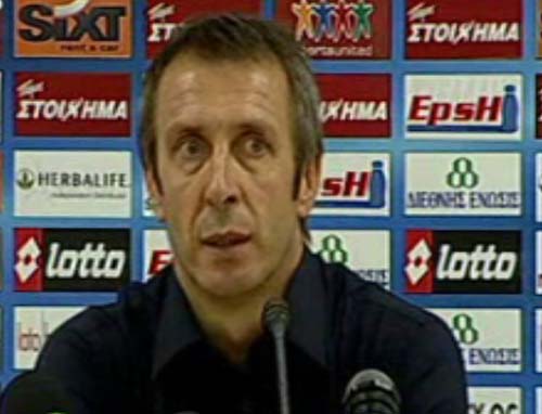 Παραιτείται ο Νιόπλιας που δεν… παραιτείται