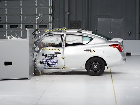 Nissan Versa – IIHS Crash Test