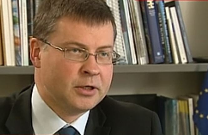 Ντομπρόβσκις: Πρώτα τα προαπαιτούμενα, μετά η δόση των δύο δισ. ευρώ