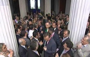 Κόντρες μεταξύ των κομμάτων για τα ντιμπέιτ