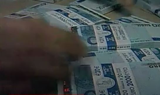 Ανάκληση της ρύθμισης για συμμετοχή πολιτικών σε off shore ζητά η Γεννηματά