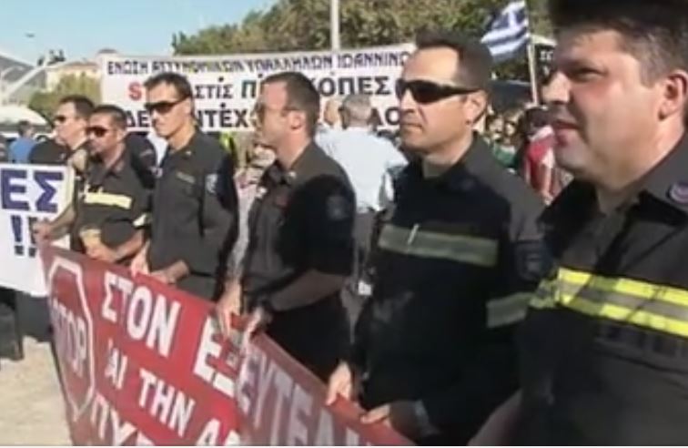 Εναλλακτικά σενάρια της κυβέρνησης για την επιστροφή αναδρομικών σε ένστολους