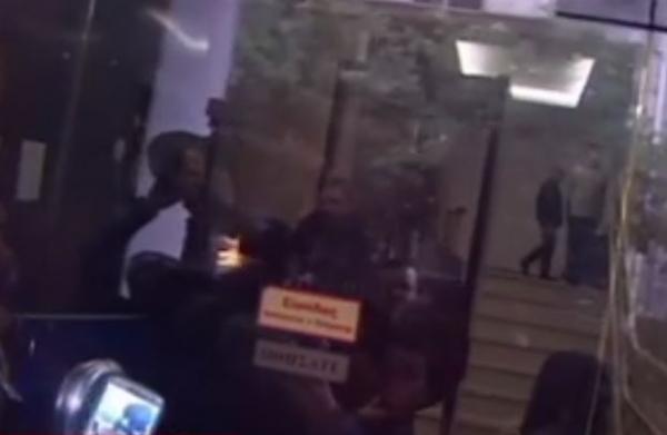 Οι μαθητές υποδέχτηκαν τον Γ.Βαρουφάκη στο υπουργείο Οικονομικών