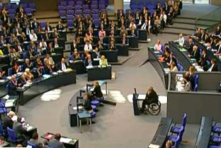 Συμφωνία των οίκων αξιολόγησης για την εθελοντική μετακύλιση στις τράπεζες