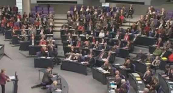 Ενέκρινε η γερμανική Βουλή το δεύτερο πακέτο προς την Ελλάδα