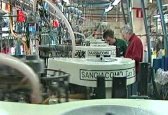 Στο κόκκινο η ελληνική οικονομια λόγω ύφεσης