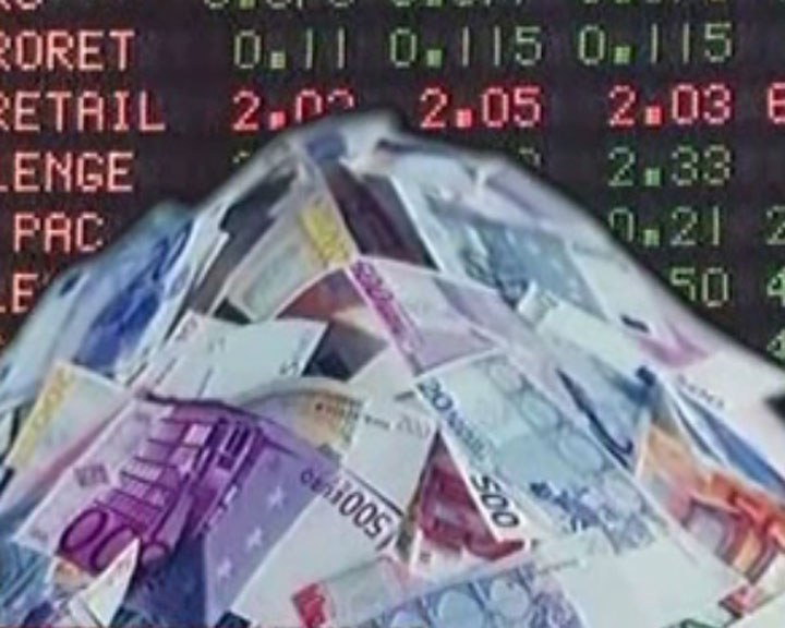 Η νέα απειλή υποβάθμισης έστειλε τα spreads πάνω από τις 900 μονάδες