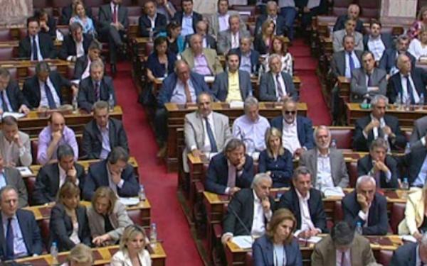 «Φωτιές» στο ΠΑΣΟΚ για την αύξηση του ΦΠΑ