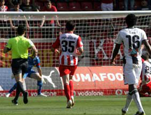 Ο Ίβιτς εκτόξευσε τον ΠΑΟΚ στα… αστέρια, 1-0 τον Ολυμπιακό μέσα στο «Καραϊσκάκη»