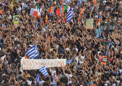 Μαζικές συγκεντρώσεις αγανακτισμένων σε όλες τις πόλεις