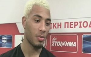 Στα ερυθρόλευκα ντύθηκε ο Καζίμ