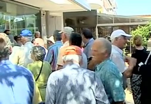 Τράπεζες: Μεγάλες ουρές συνταξιούχων για την δεύτερη δόση των 120 ευρώ