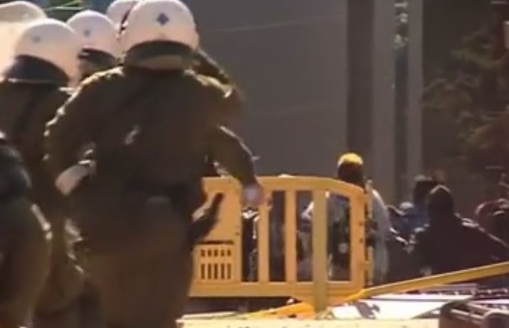 Ένταση στη συγκέντρωση μαθητών έξω από το υπουργείο Παιδείας