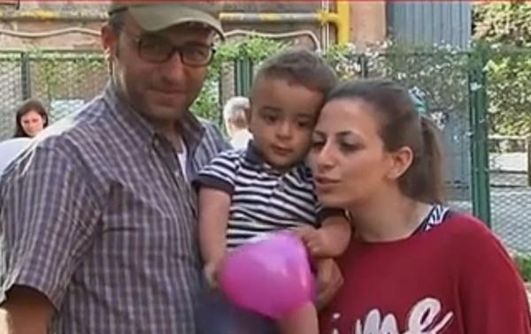 Ρώμη: Η μία από τις οικογένειες Σύρων που πήρε ο Πάπας από τη Λέσβο