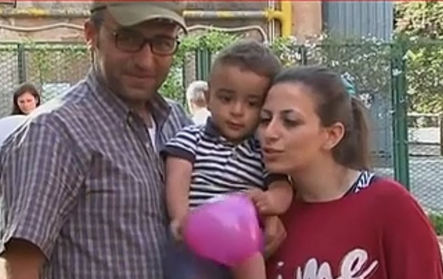 Ρώμη: Η μία από τις οικογένειες Σύρων που πήρε ο Πάπας από τη Λέσβο